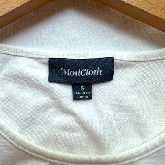 MODCLOTH | Glam Garnish Eyelet Flutter Ruffle Sleeve Trim Tank Crewneck White S - Picture 5 of 7